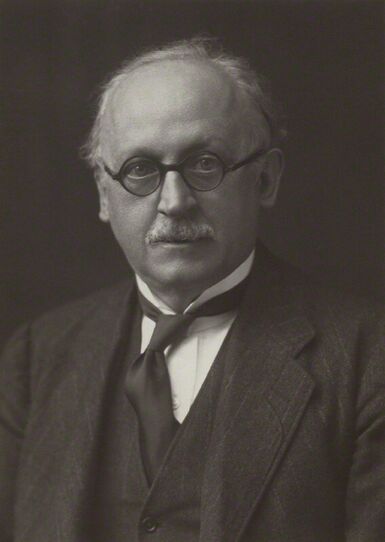 Black and white photograph of Edwin Lutyens in round glasses