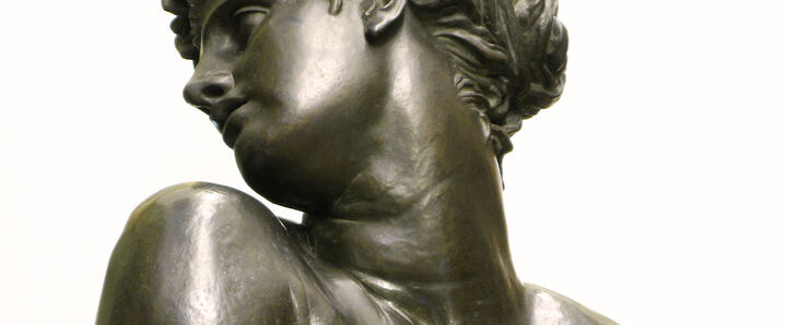 Bronze statue of the bust of a woman